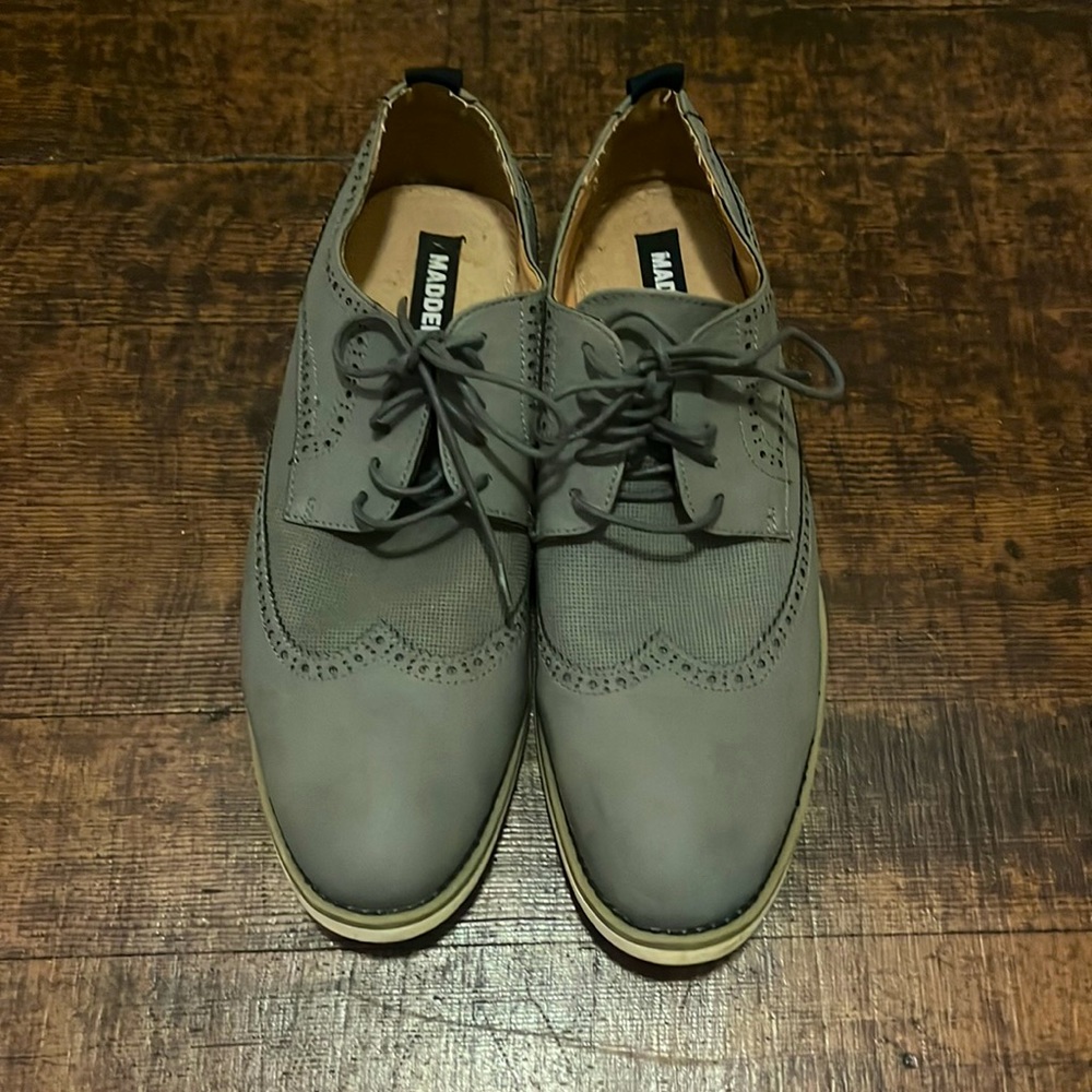 Men’s lace up wingtip Oxford shoes